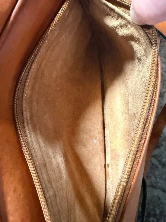 Gucci Leather Crossbody Bag with Sherry Web and Leather Strap - Picture 15 of 16